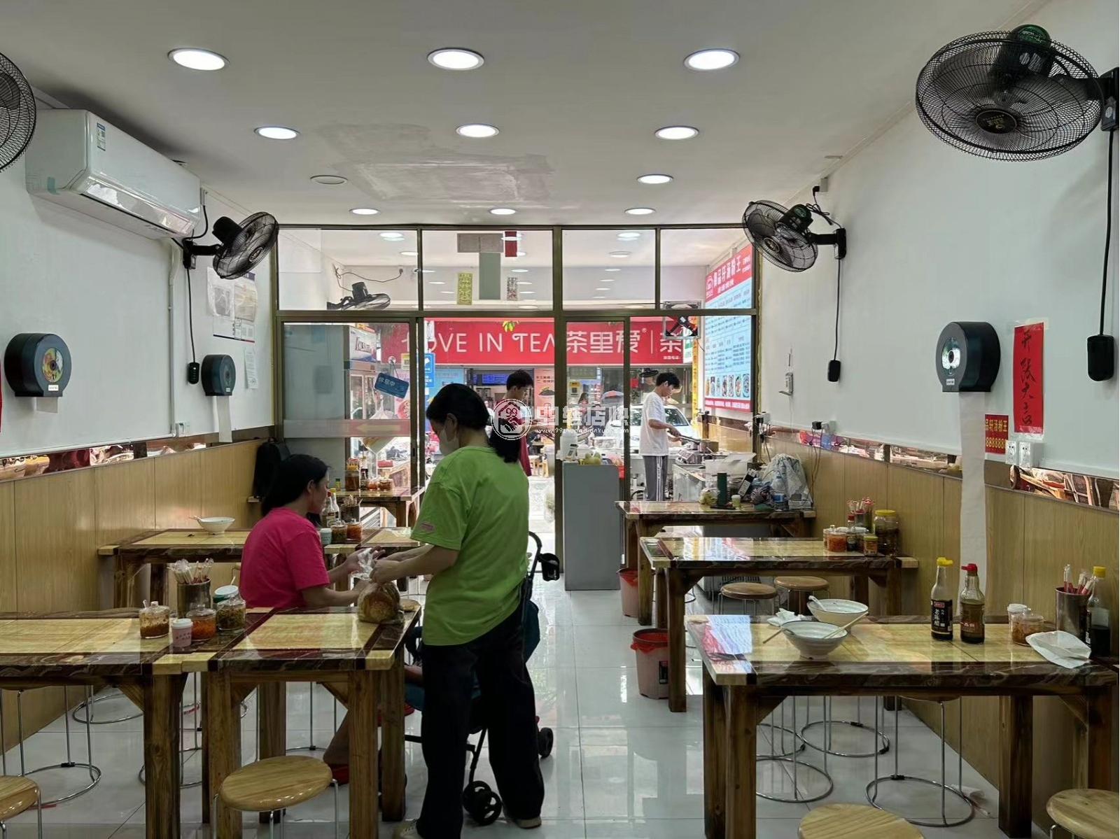 南海工業(yè)區(qū)商業(yè)街十字路口餐飲店轉(zhuǎn)讓